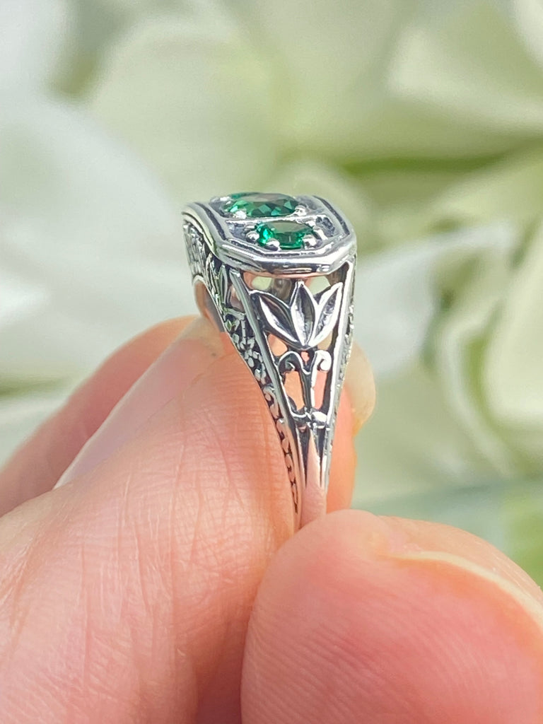 Green Emerald Ring, Sterling Silver Filigree, 3 stone, Lily design, Vintage Jewelry, Silver Embrace Jewelry, D197, Lily Ring