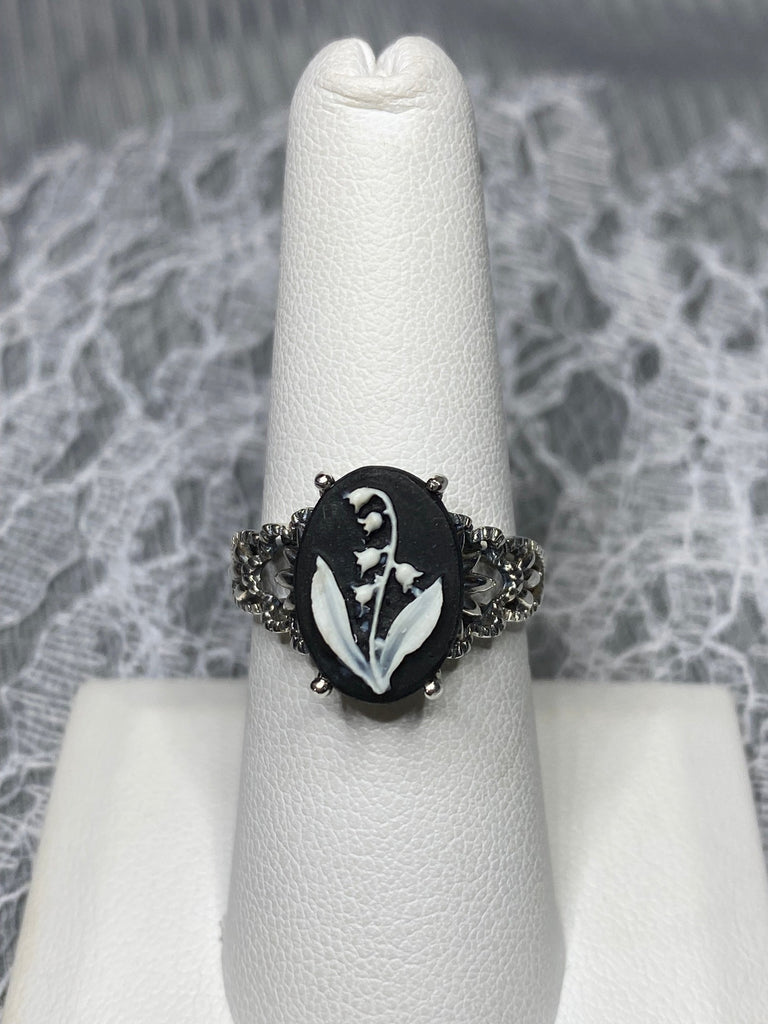 White Bell Flower Cameo, Gothic Leaf Filigree, Sterling Silver Filigree, Victorian Jewelry, Silver Embrace Jewelry, Ace oval D92