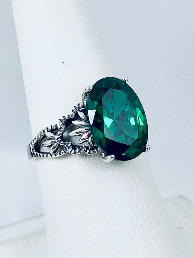 Emerald Ring, Emerald CZ Ring, Cubic Zirconia Ring, Vintage Jewelry, Silver Embrace Jewelry, Ace Oval design D92