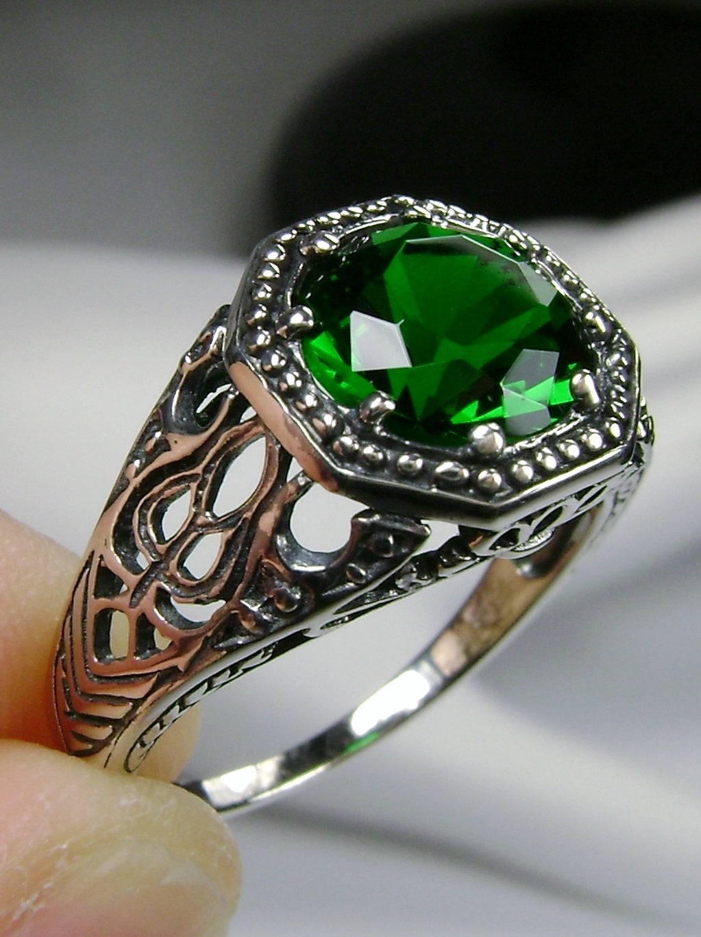 Emerald Ring in pure silver - Rudra Centre