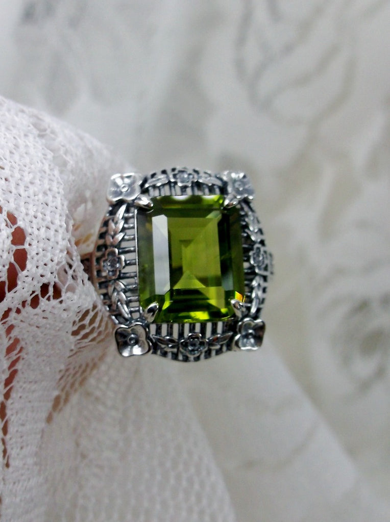 Natural Green Peridot Ring, Picture Frame Filigree, Vintage Jewelry, Sterling Silver, Silver Embrace Jewelry D227