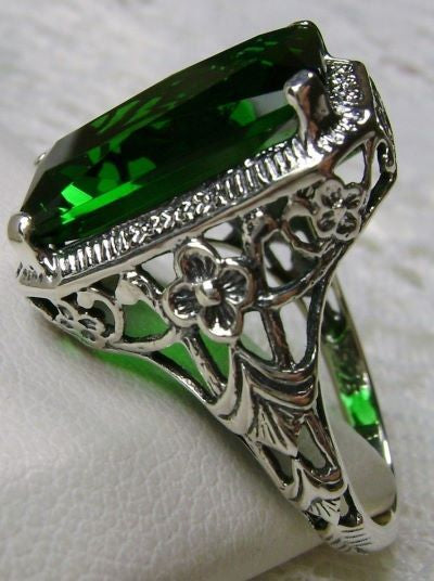 Hunt Country Jewelers 1.22ct Emerald Cabochon Ring in 18K Gold