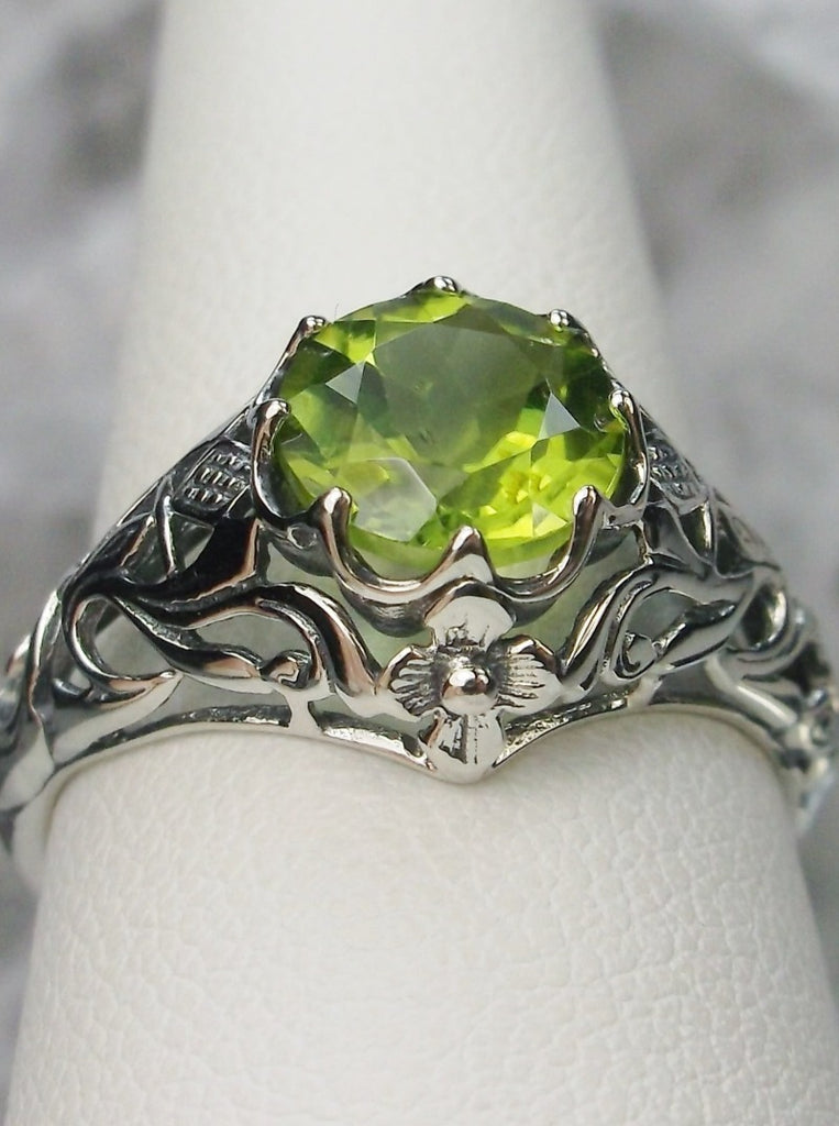 Natural Green Peridot Ring, Daisy Ring, Sterling Silver Filigree, Vintage Jewelry, Silver Embrace Jewelry, D66
