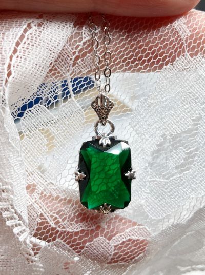 Green Emerald Pendant Necklace, GL Pendant, Art Deco Vintage Jewelry design, Rectangle Gemstone, Vintage Jewelry, Silver Filigree, Silver Embrace Jewelry, P15