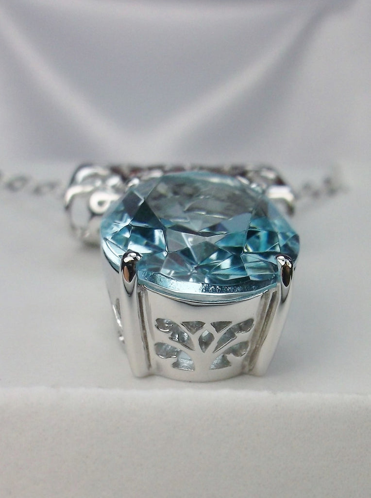 Sky blue Aquamarine Pendant, Oval gemstone, Art Deco style, Silver Embrace jewelry, Vintage Jewelry